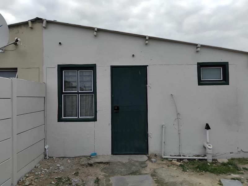 2 Bedroom Property for Sale in New Macassar Western Cape